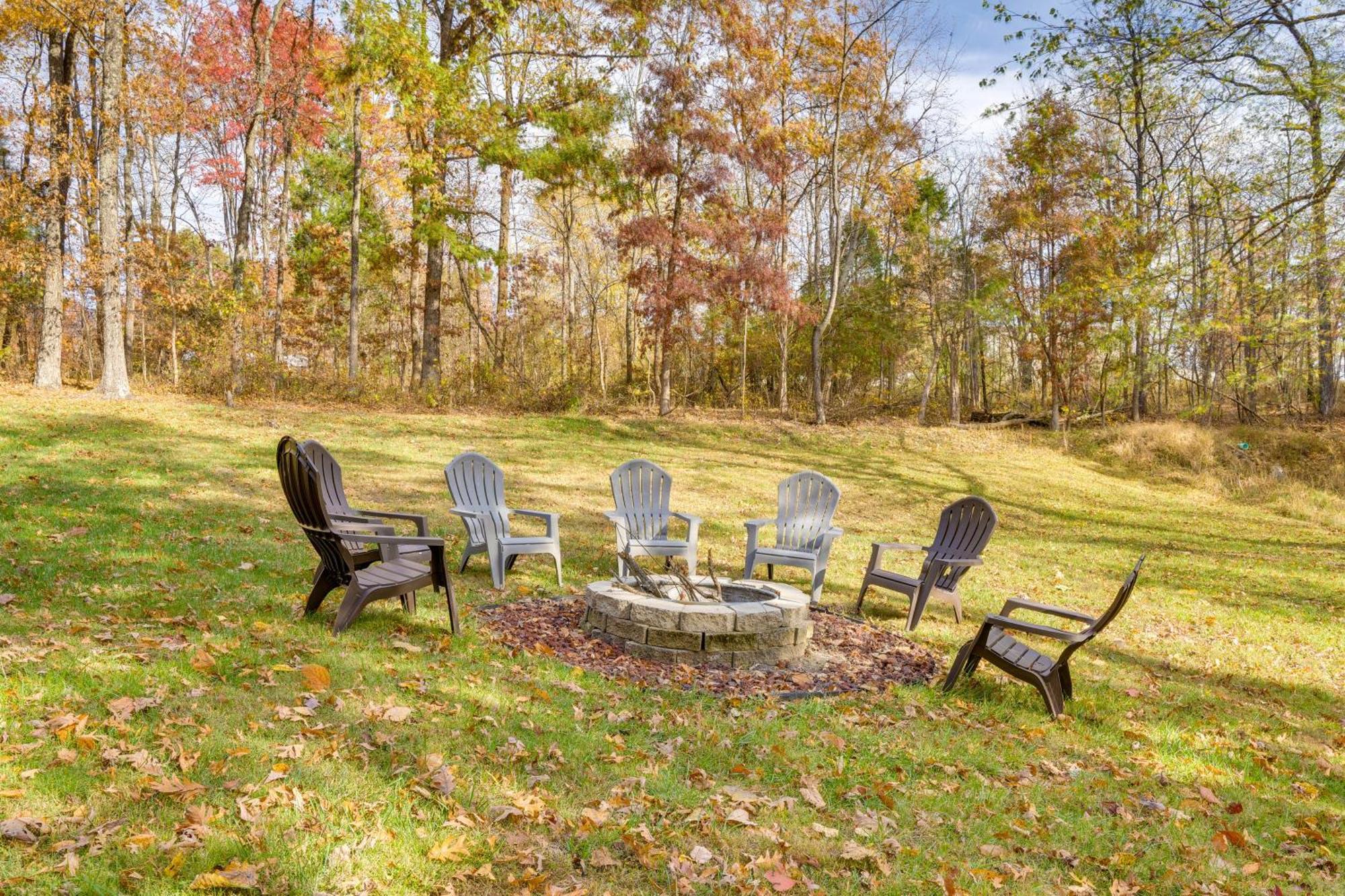 French Lick Getaway With Deck, Grill And Fire Pit! Villa Buitenkant foto